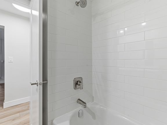 3rd image of 14 Conway Dr