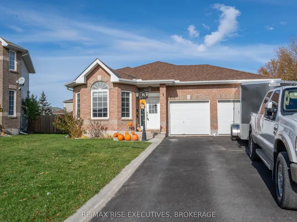 105 Aaron Pl, Loyalist, ON K7N 2A1