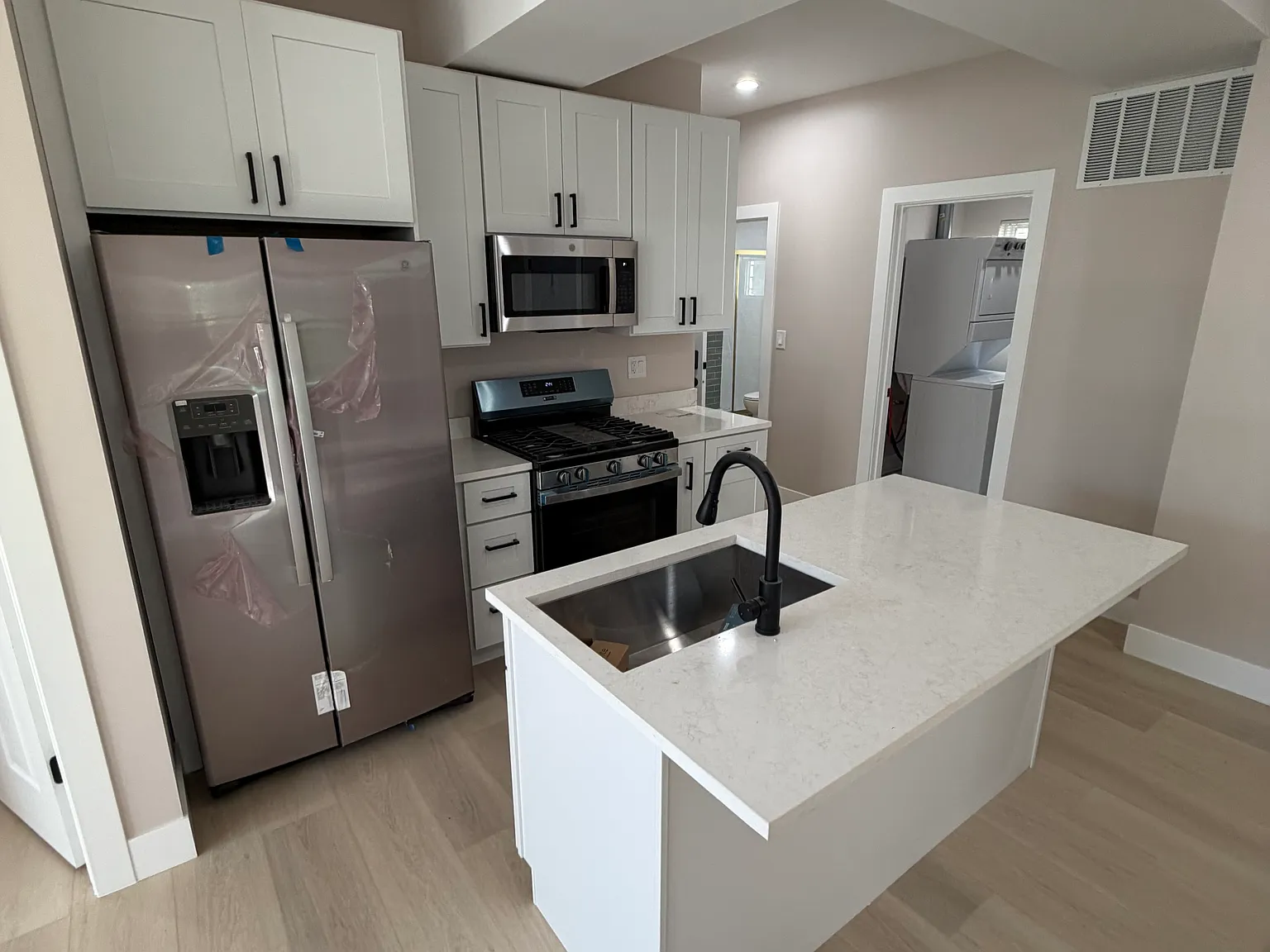 3 bed, 1300 sqft, $3,600 — Photo 2