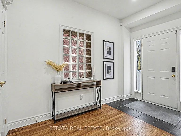 423 Manor Rd E — Photo 3