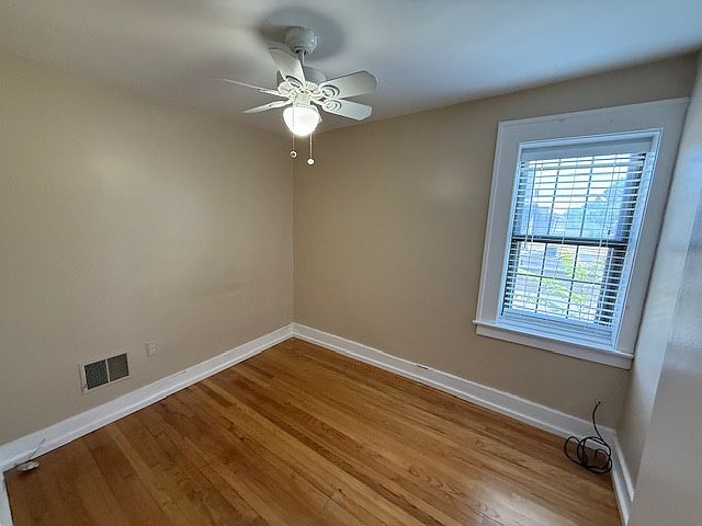528 1/2 E 11 Mile Rd, photo 13