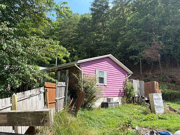 3rd image of 173 Lucerine Ln