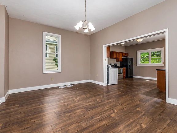 5th image of 639 Caledonia Pl