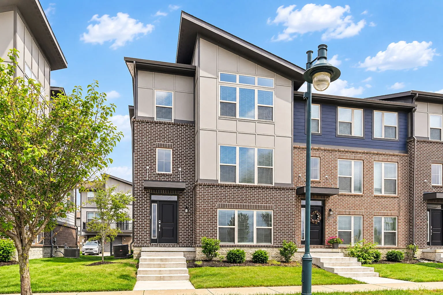 3 bed, 2273 sqft, $2,795 — Photo 3
