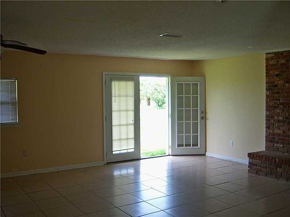 3rd image of 4828 Marque Dr