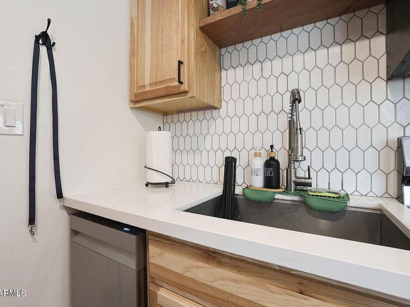 5th image of 3483 N HILLSIDE Road