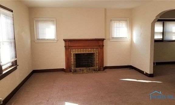 2nd image of 2006 N Cove Blvd