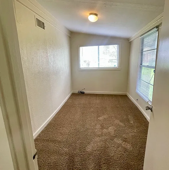 308 N White Oak Rd — Photo 3