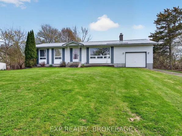 29 Hillcrest St, Frontenac Islands, ON K0H 2Y0