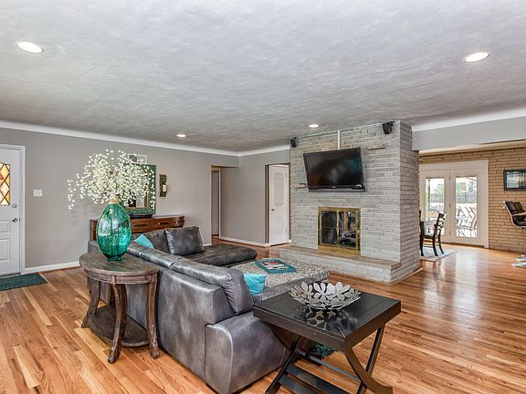 4th image of 10041 Kalinda Ln
