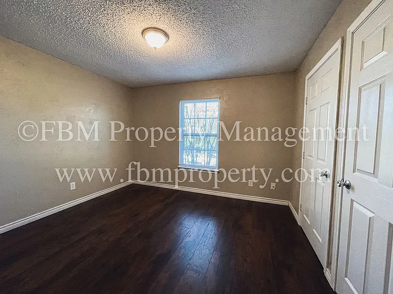 2539 W Sycamore Ave — Photo 30