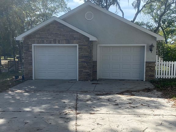 Detached garage