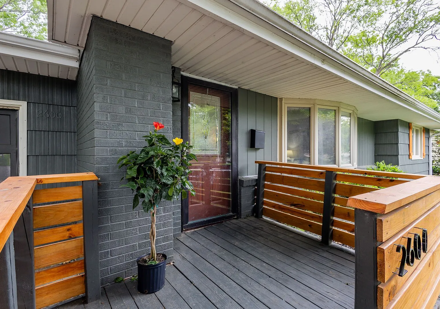 Fully Furnished 4BR Home with Fenced Yard — Photo 2