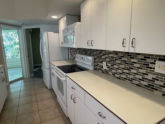 3rd image of 1442 La Petite Ct