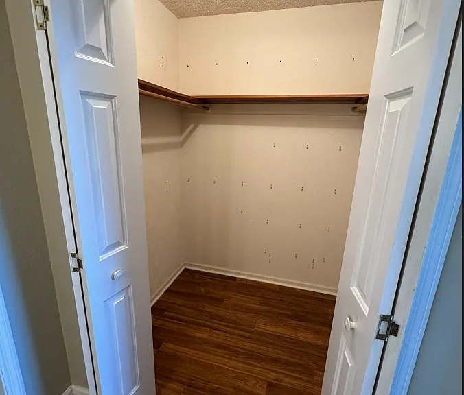 525 Highwood Cir — Photo 6