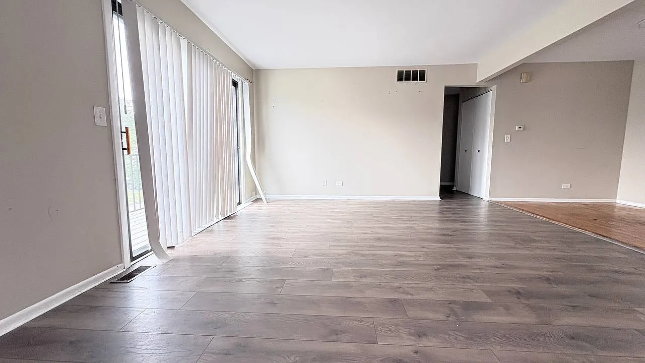 2 bed, 924 sqft, $1,899 — Photo 2