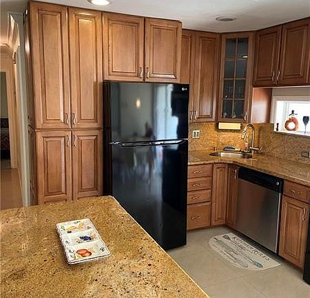 3rd image of 4820 SW 41st Ave