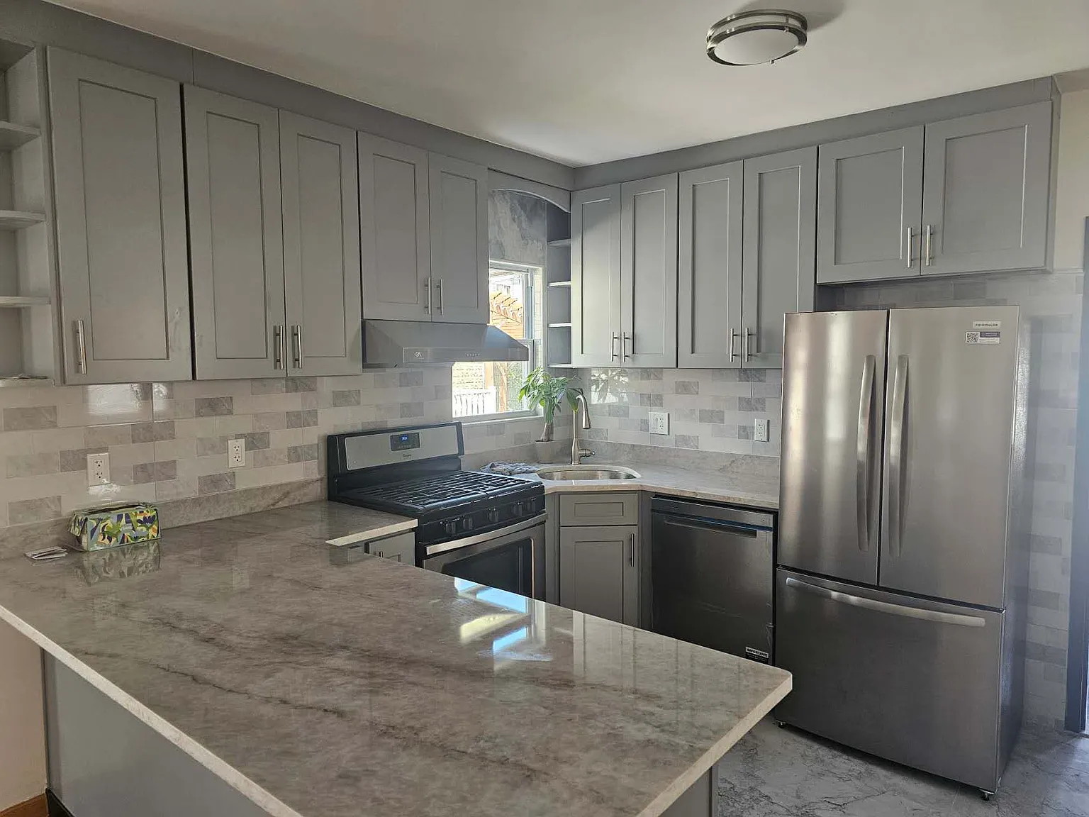 2 bed, 1000 sqft, $3,100 — Photo 2