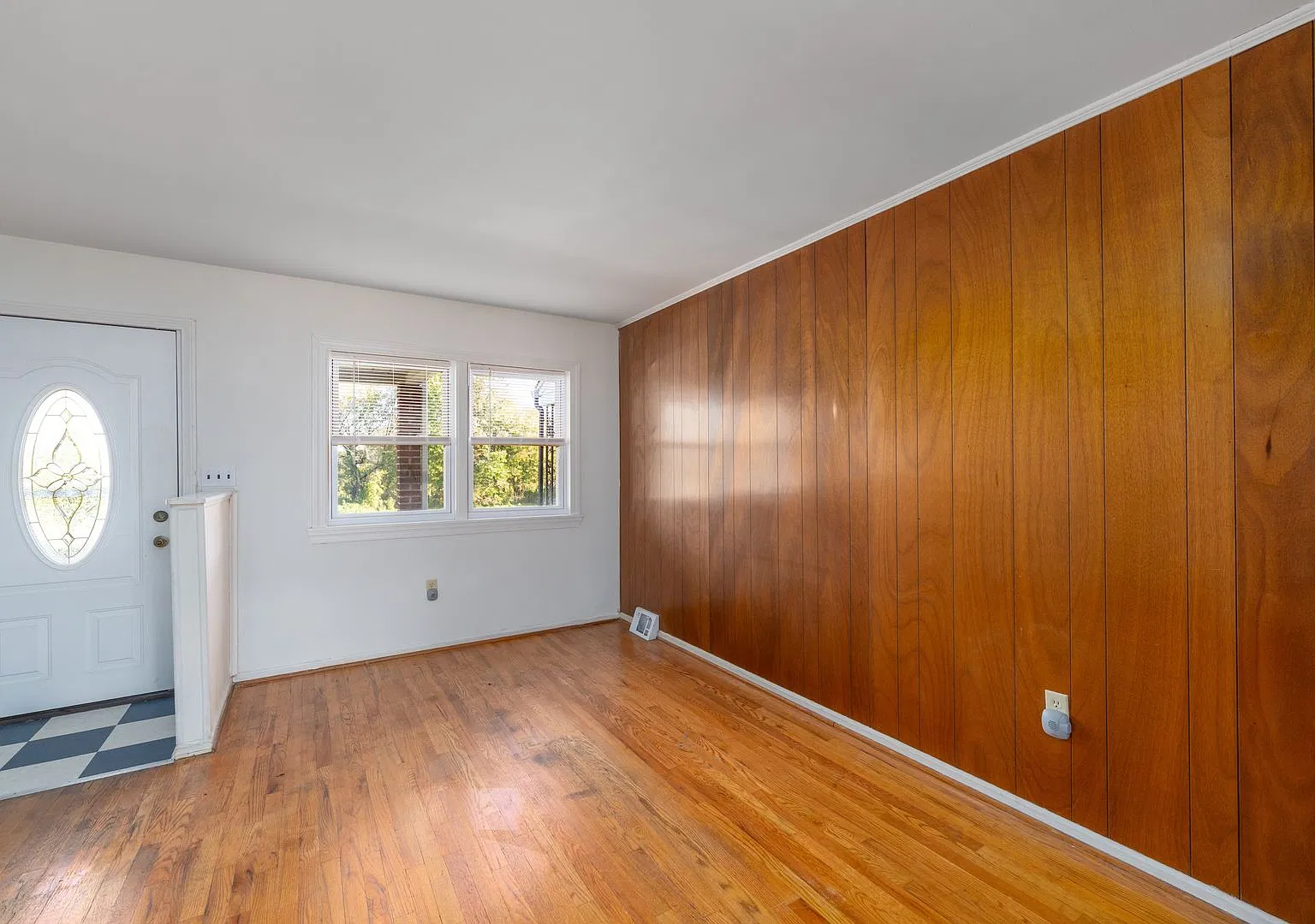 3-Bedroom, 1.5 Bathroom Home in Dundalk — Photo 3