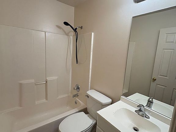 4th image of 467 Darley Crk