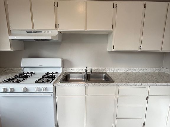 3rd image of 362 E O St