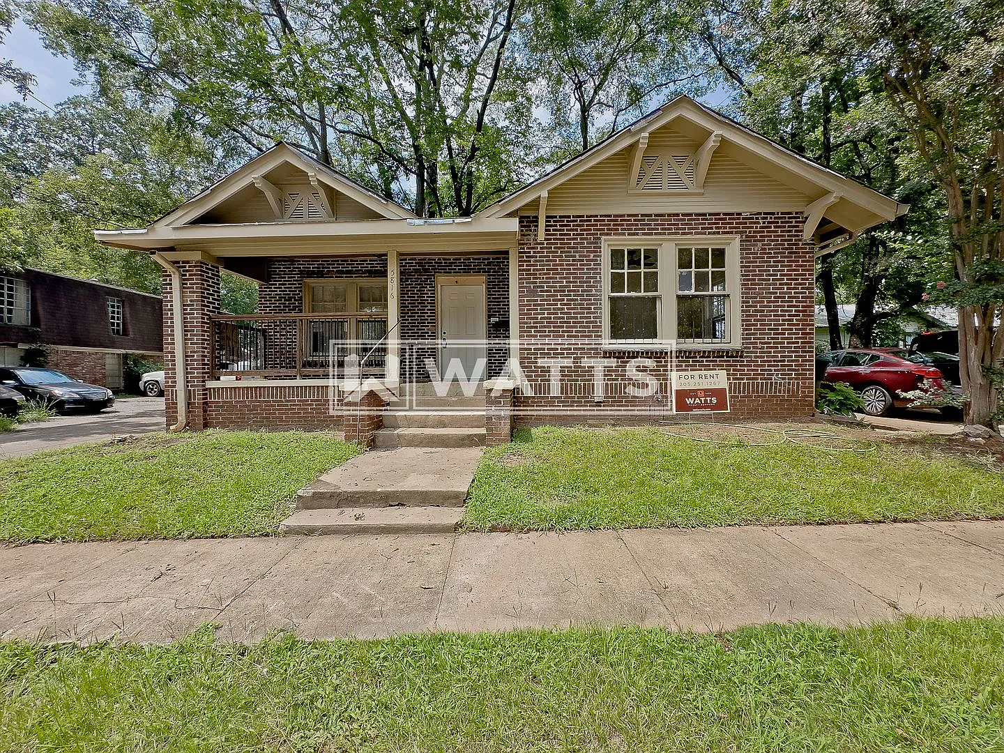 Charming 2-Bedroom Craftsman Bungalow in Woodlawn — Photo 1
