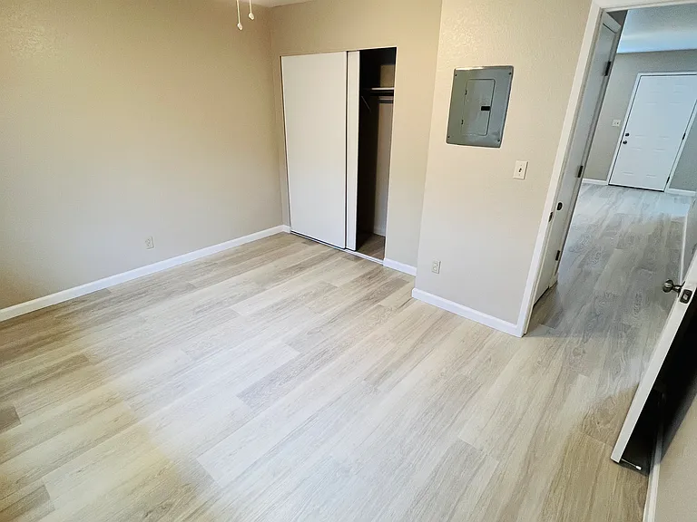217 E Locust St #8 — Photo 4