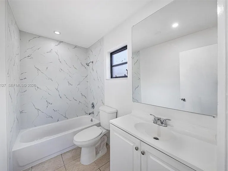 1283 W 42nd St #2 — Photo 8