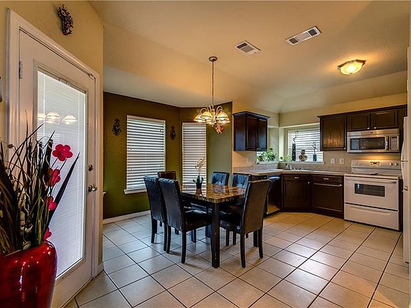 4th image of 1201 Shadybrook Ln