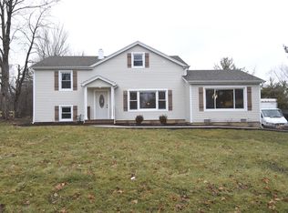 23W458 Woodworth Pl, Roselle, IL 60172