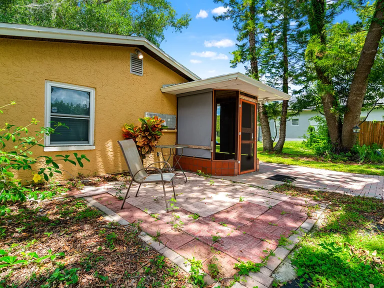5709 Lake Le Clare Rd — Photo 15