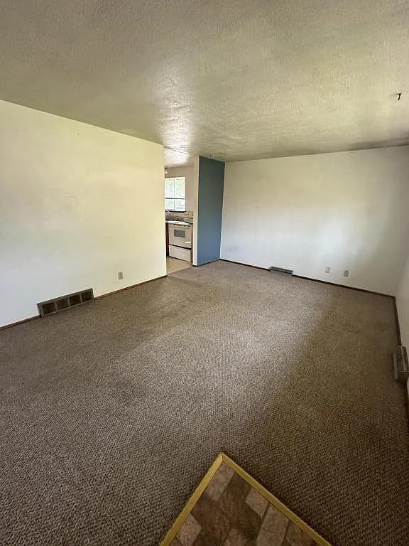 835 Franklin Ave — Photo 3