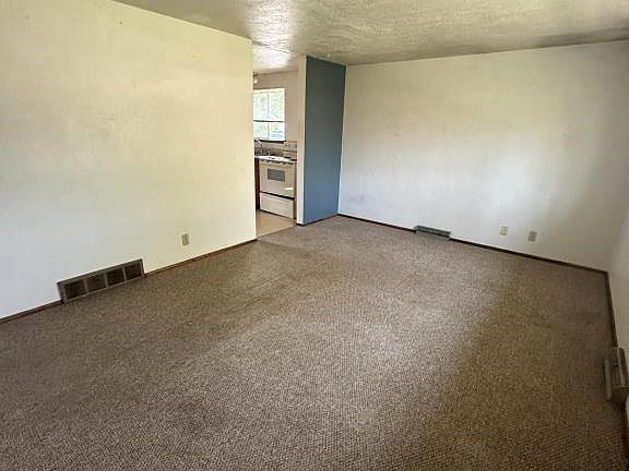 3rd image of 835 Franklin Ave