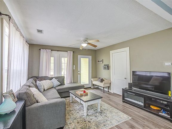 4th image of 216 Shelter Cove Dr