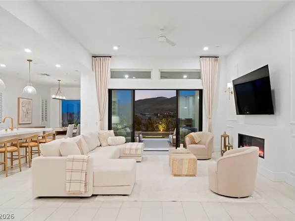 11115 Rolling Vista Dr, Las Vegas, NV 89135