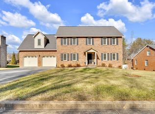 13 McGregor Pl, Johnson City, TN 37604