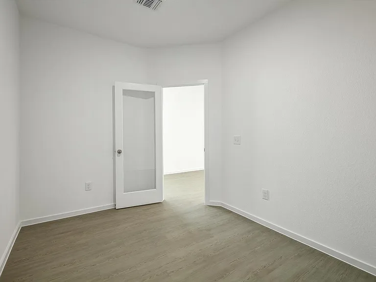 519 Louis Ln — Photo 12