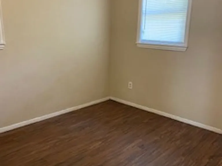 2812 Russell Ave — Photo 5