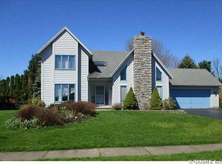 87 Woodstone Ln, Rochester, NY 14626