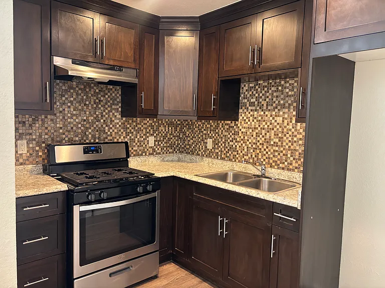 Rowland Park Apartments — Photo 7