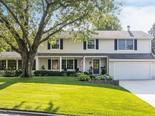 4801 Larkspur Ln, Edina, MN 55435