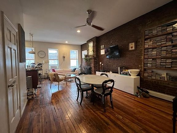 3rd image of 12 Whitwell Pl #3