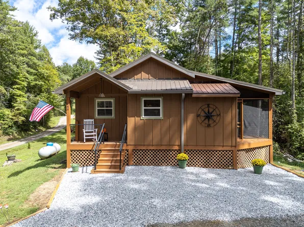 246 Dickey Place Dr, Marble, NC 28905
