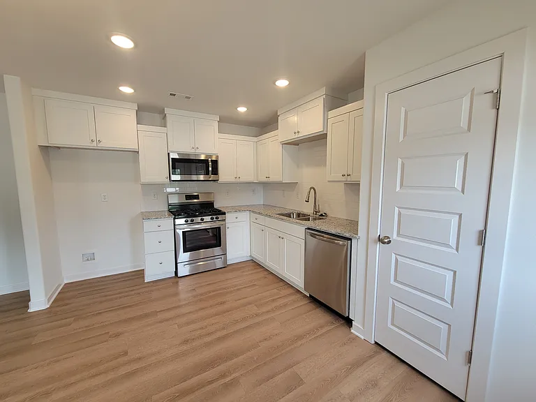 5796 W Holdcroft Dr — Photo 6