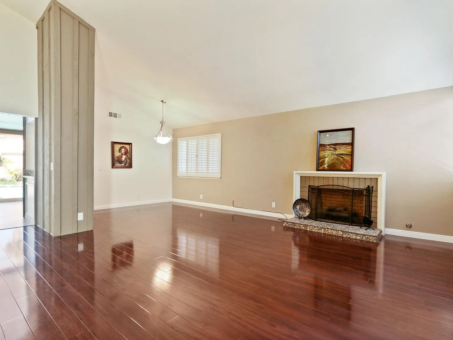 4 bed, 2489 sqft, $5,500 — Photo 3