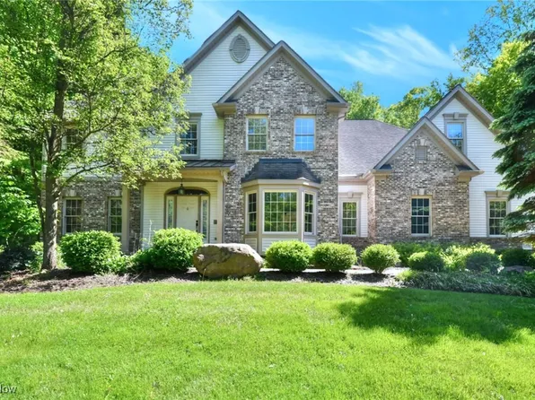 11779 Derbyshire Ln, Chagrin Falls, OH 44023