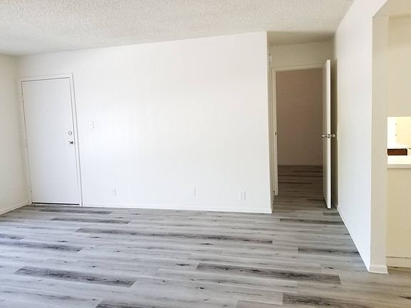 4th image of 3001 N 36th St APT 215