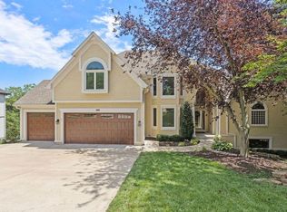 2000 SW Walden Dr, Lees Summit, MO 64081