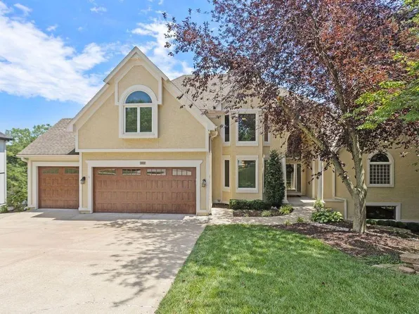 2000 SW Walden Dr, Lees Summit, MO 64081