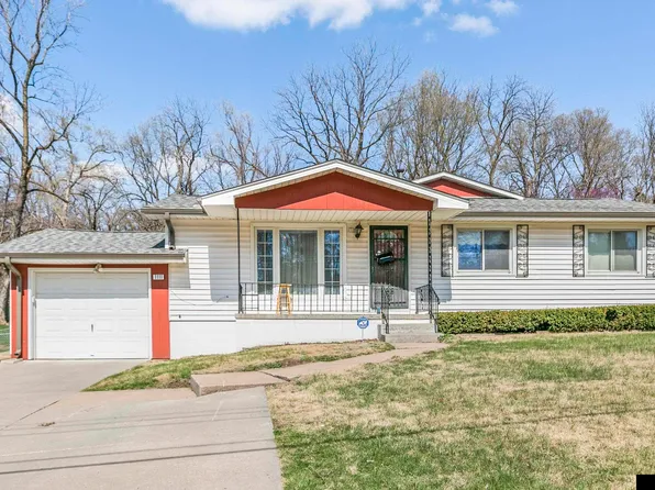 1111 Grandview St, Bellevue, NE 68005